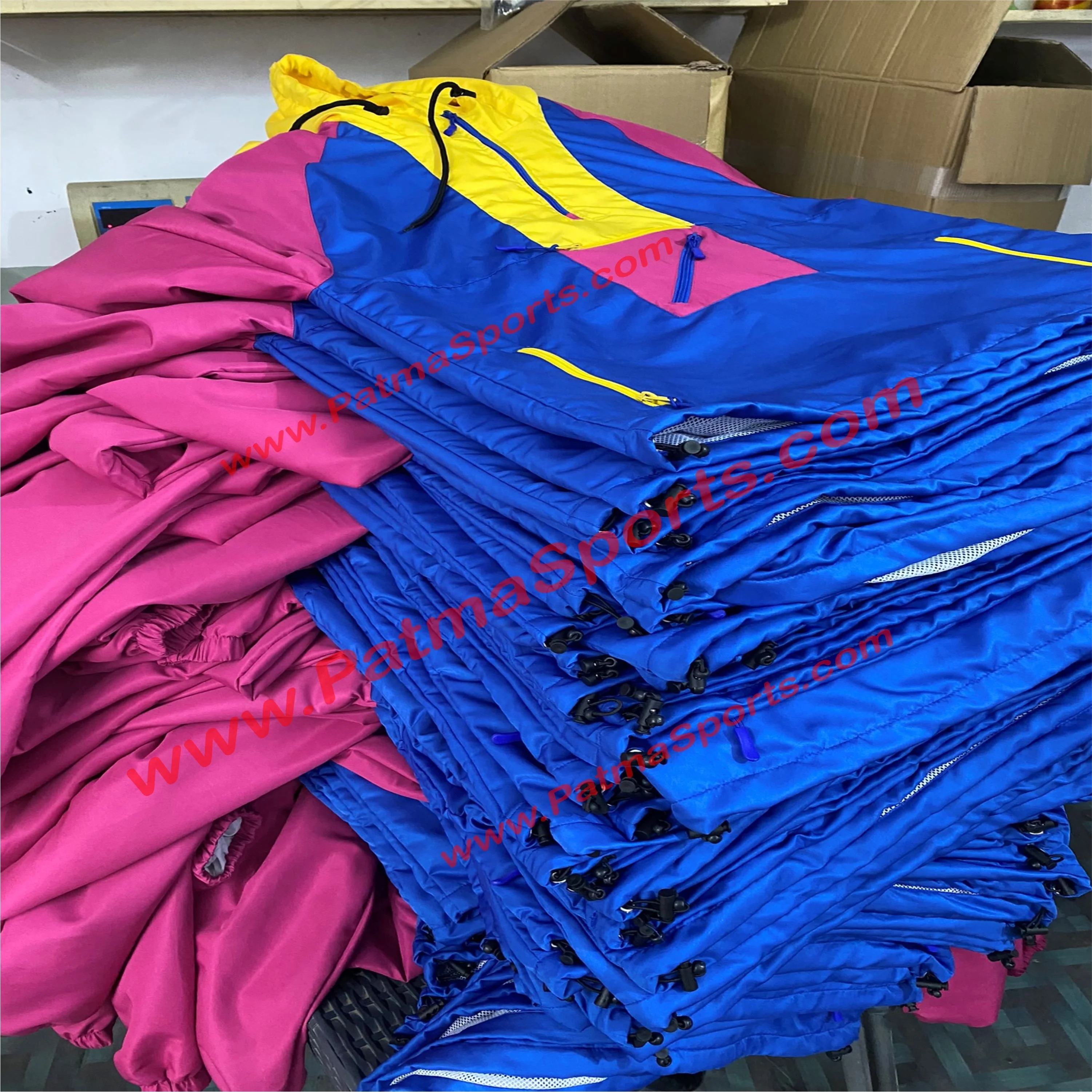 Multi Cargo Pockets Blue Yellow and Pink Combination Windbreaker Rain with customize logo Tags and printing on it OEM ODM