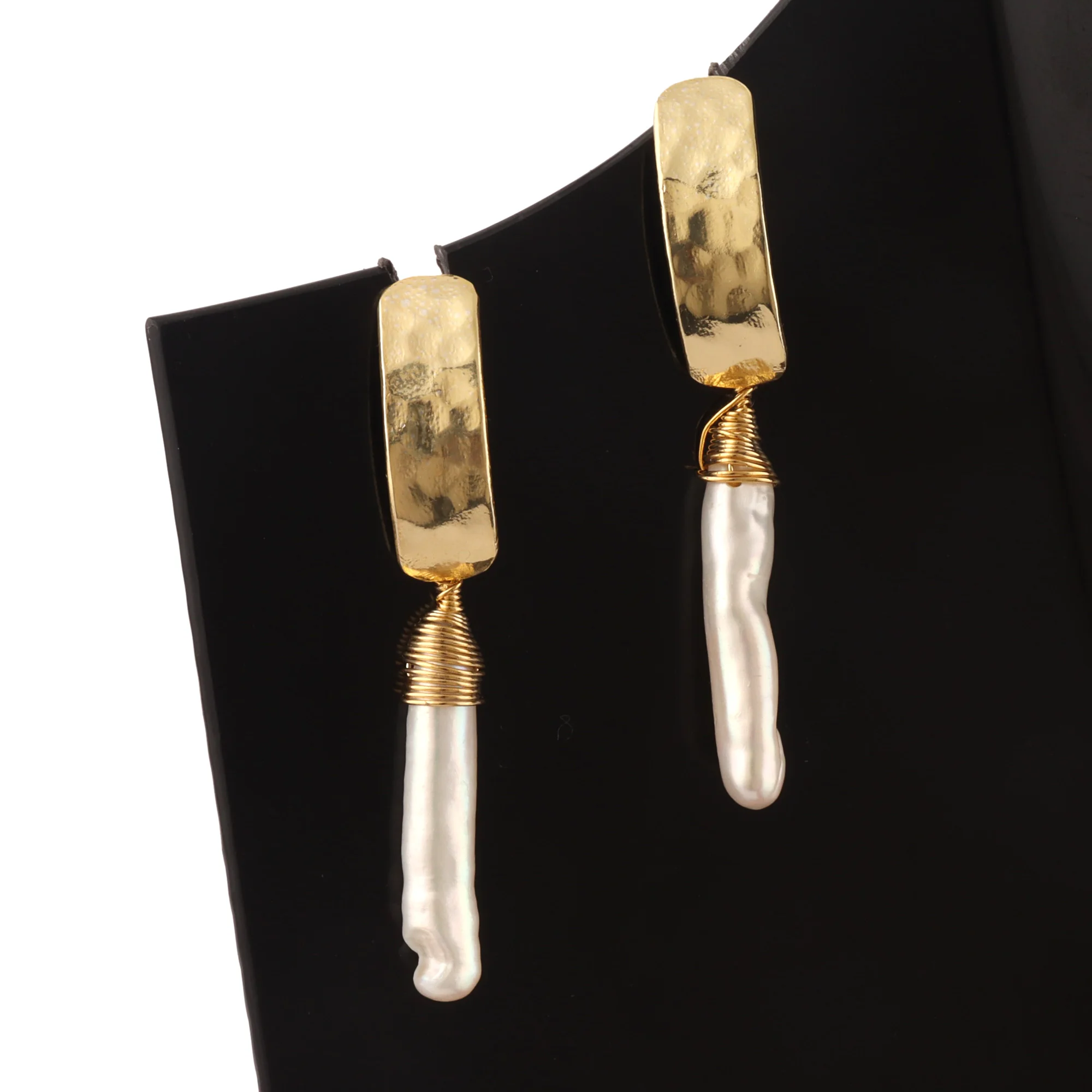 Vintage collection natural biva pearl with hammered charm gold plated hook dangle earrings fashionable pearl wire warped earring