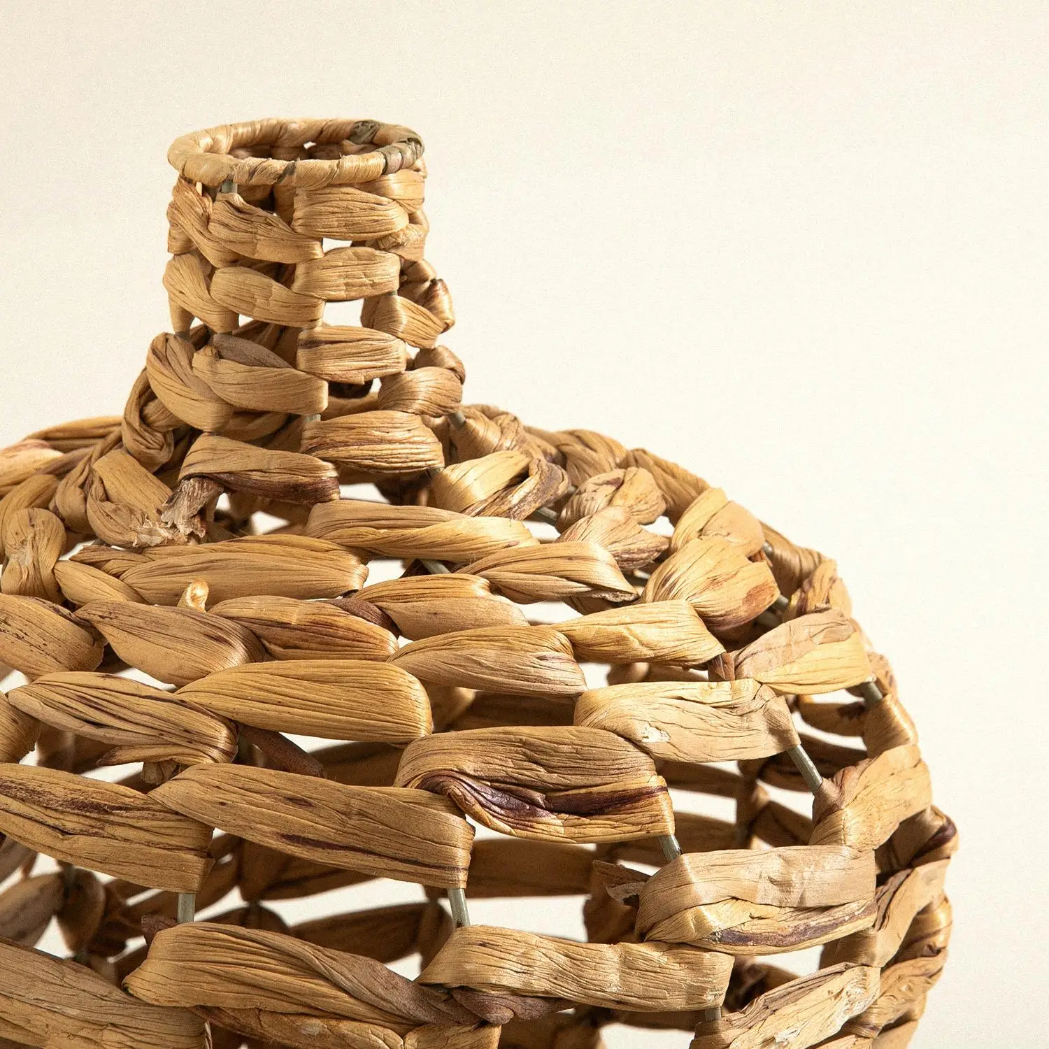 High quality best selling modern eco friendly water hyacinth woven vase for home decor made in Vietnam