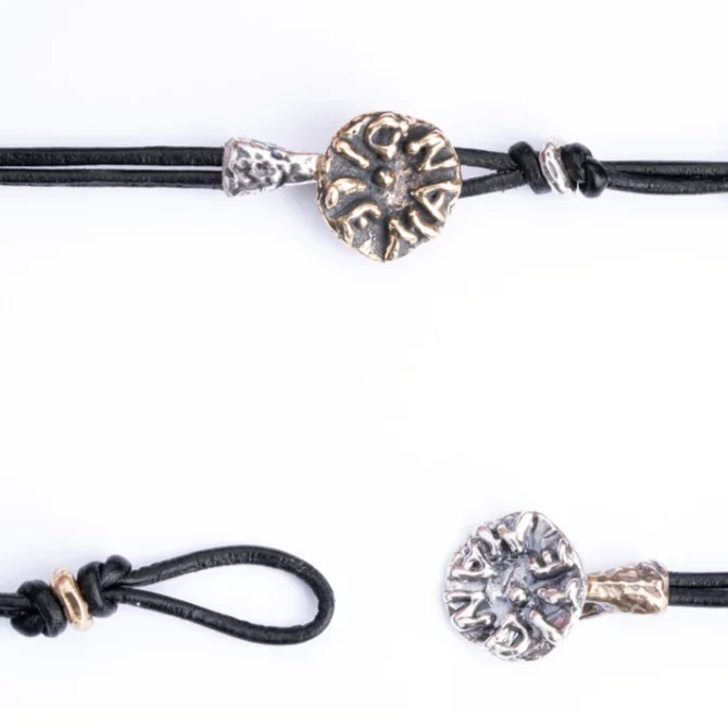 Unisex lettering bracelet with 925 silver cart and bronze leather cord