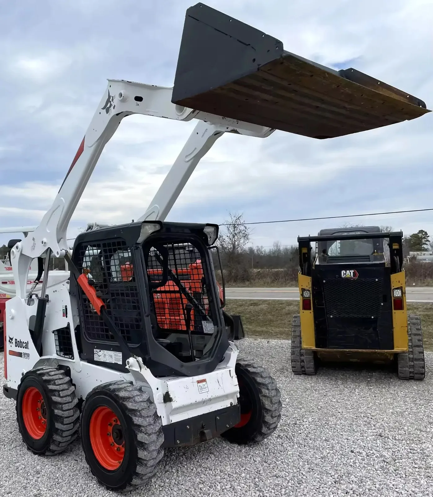 Гусеничный погрузчик с колесным колесом Bobcat S570 дизельным двигателем Kubota гусеничный привод нового состояния для ферм