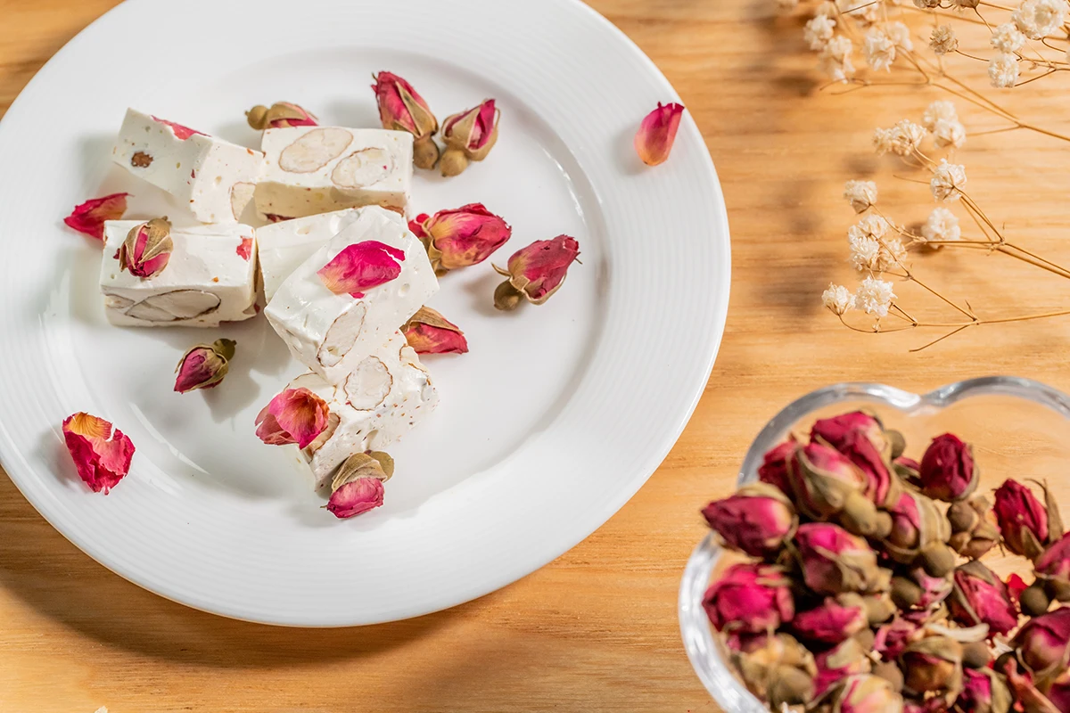 Flavour Gummy Candy Sweet Factory Price Semi-soft Rose Rose Almond Nougat White Block Wholesale Candy Import Candy Toys Toffee