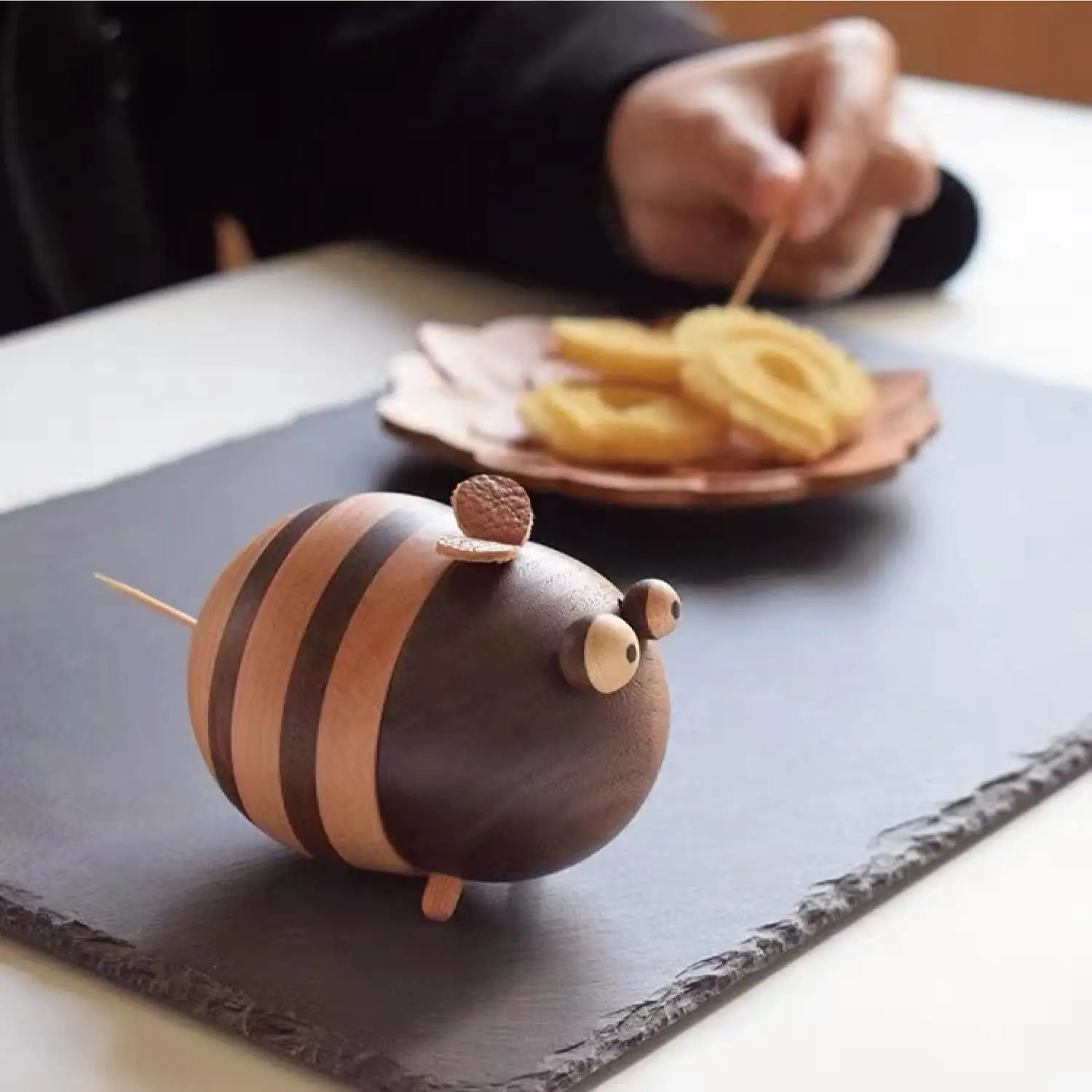 Latest Design Hot Sale Toothpick Holder Gifts Dispenser Bee Decor Bee Holders 150 Pcs