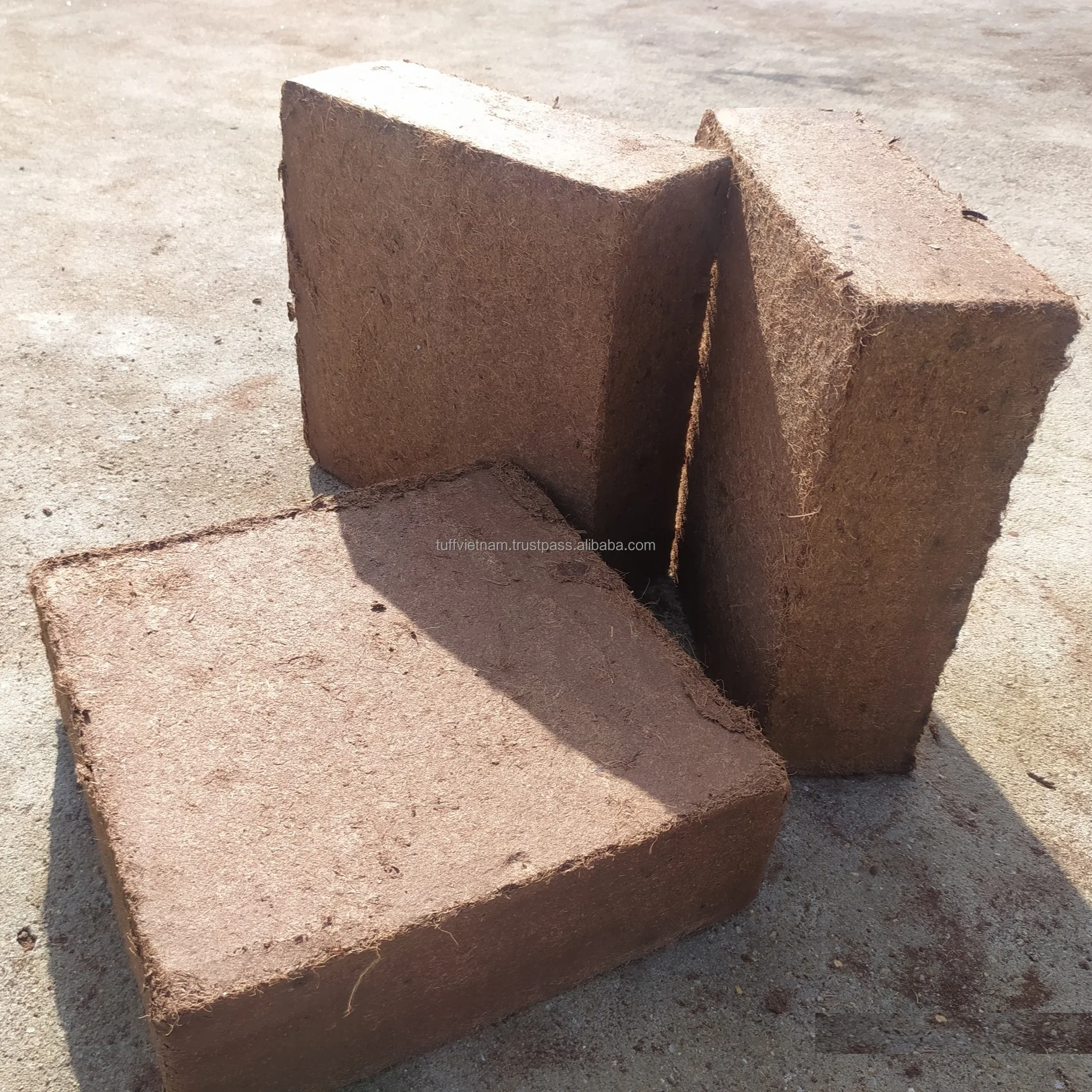 Cocopeat Open Top High Grade Manufacturer Best Quality Low MOQ Cheap Price Cocopeat For Agriculture green house or decor model