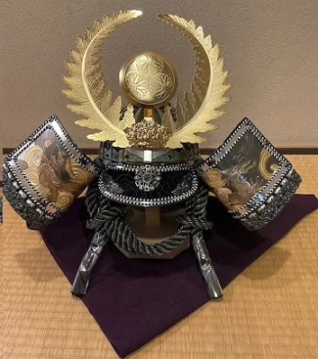 Japanese samurai helmet made by Japanese tradition looking for distributor samurai statue