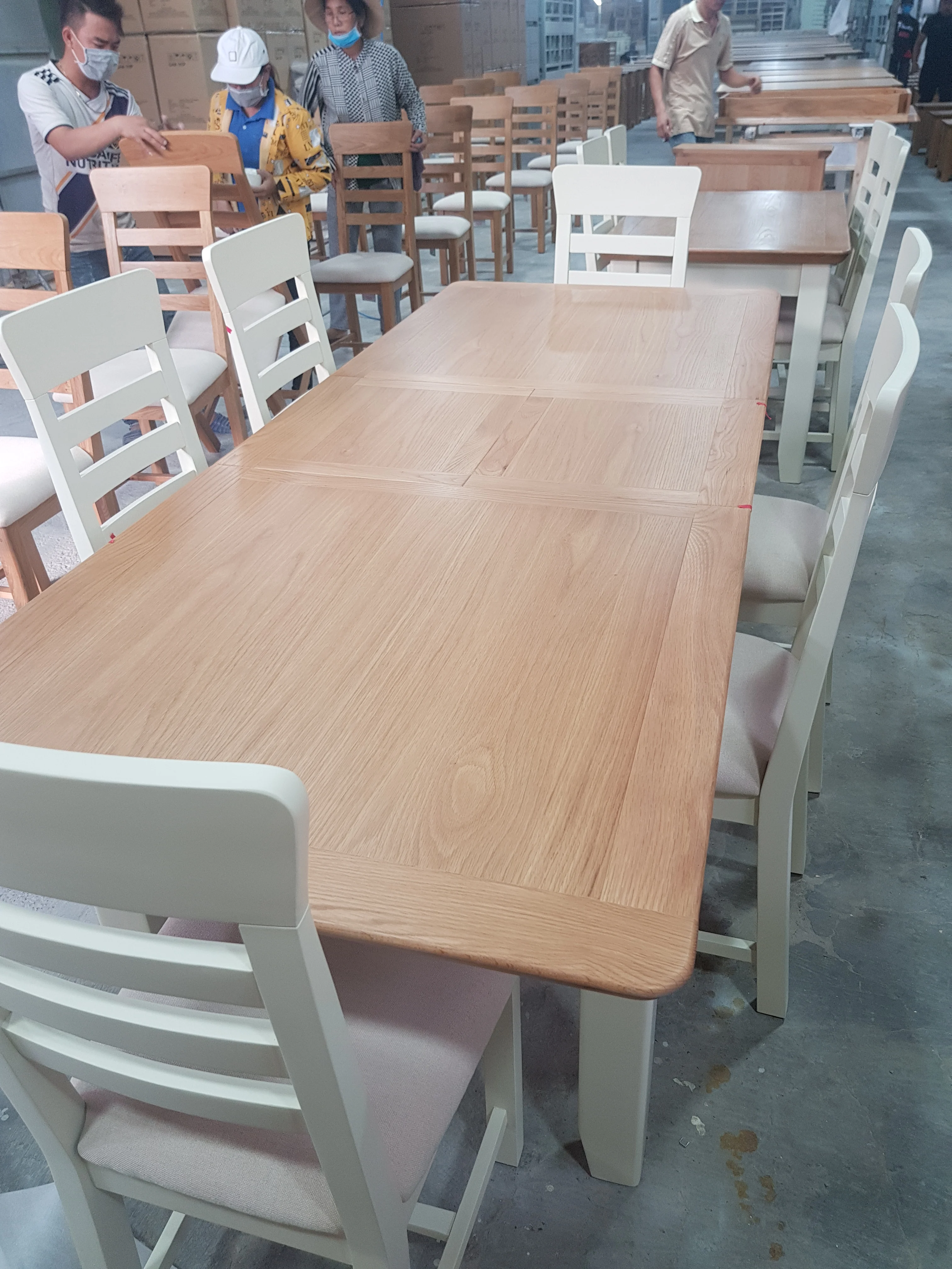 BUTTERFLY EXTENDING DINING TABLE