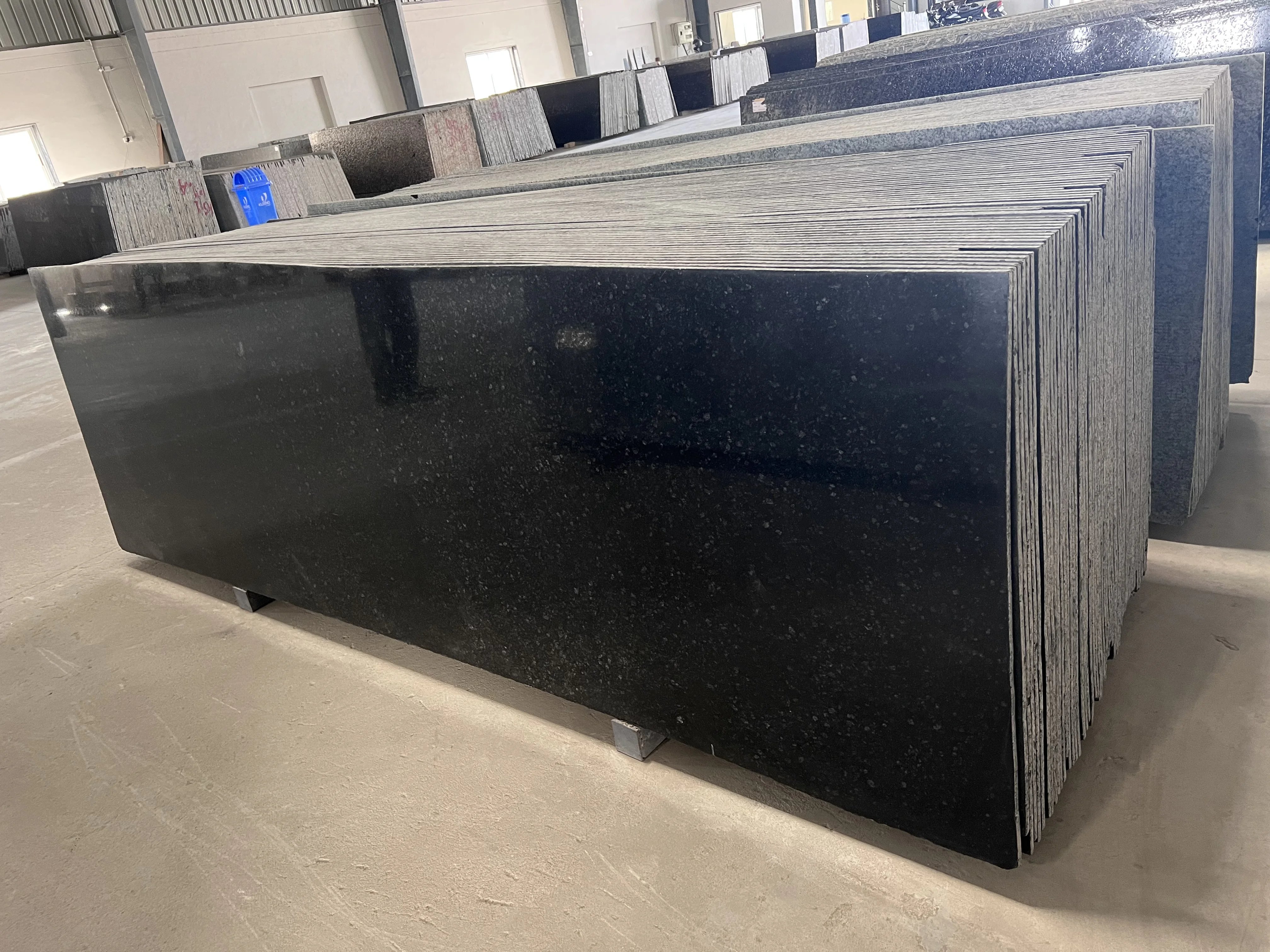 Excellent Quality Rajasthan Black Granite Natural Stone Slab for Home and Hotel Wall Decoration From India