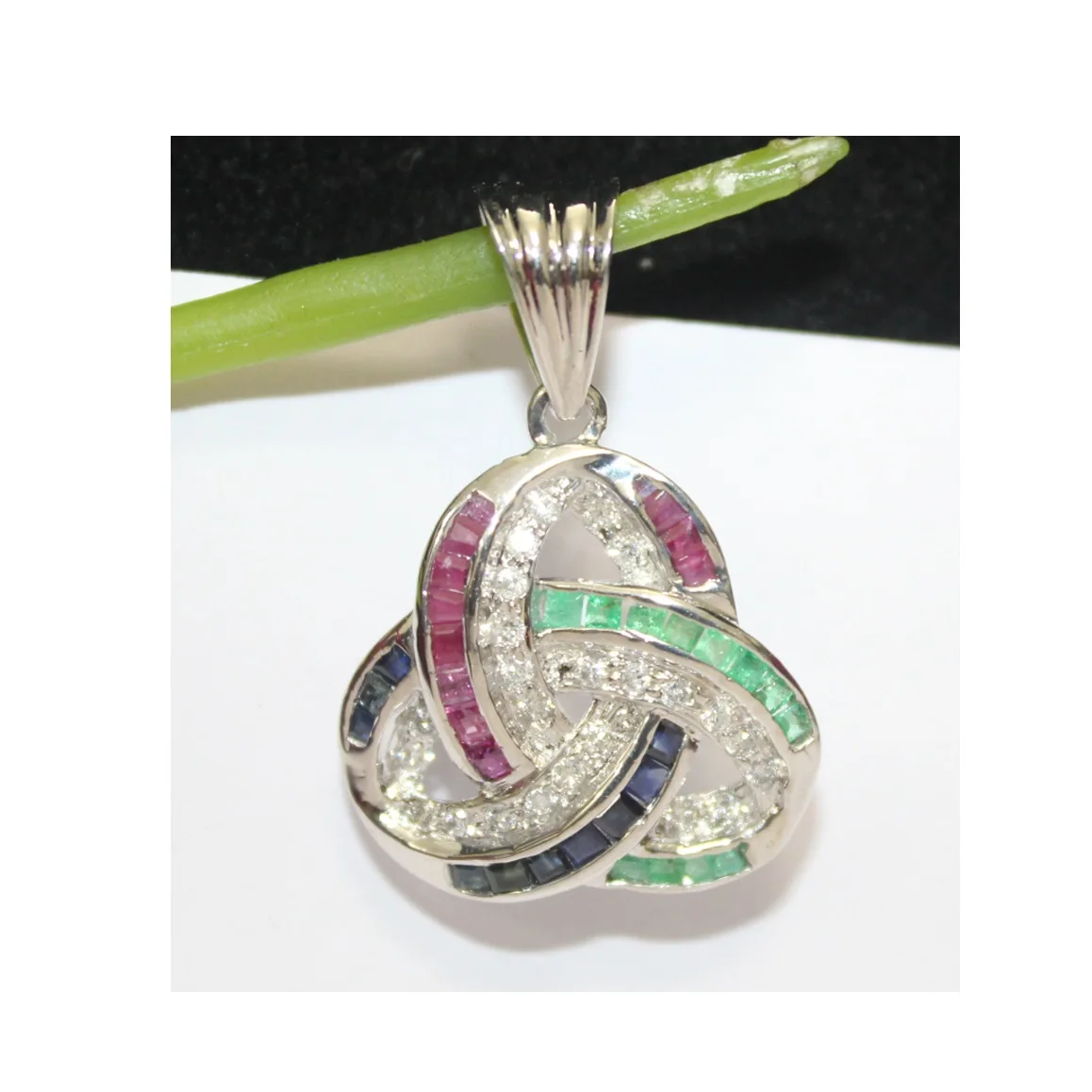 Wholesale Factory Supply 0.32 Ct Pure Gold Natural Diamond Pendant for Specials Occasion 14k Gold Luxury Pendant