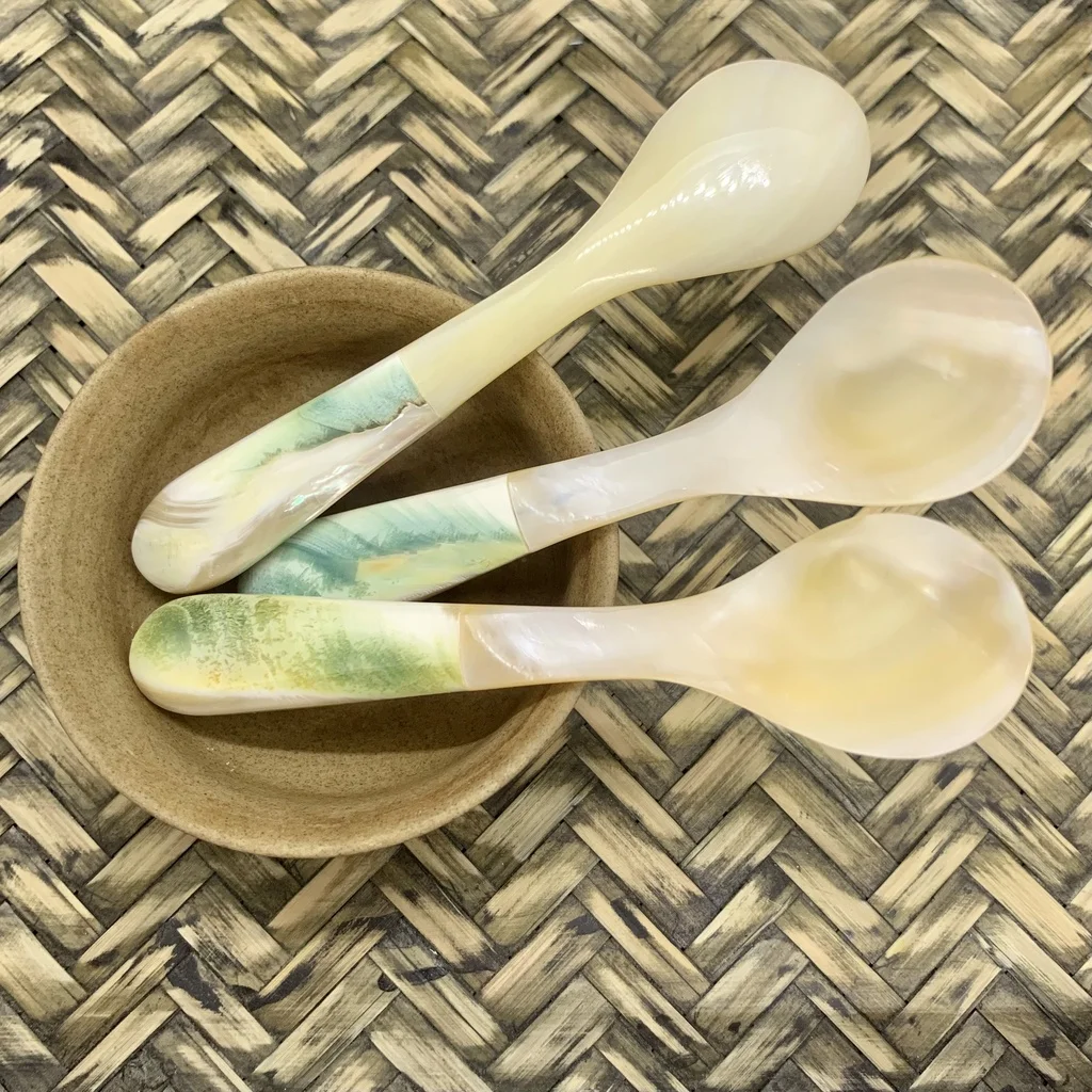Wholesale OEM Customized Premium Quality Traditional Style Mother of Pearl Caviar Spoons From Vietnam