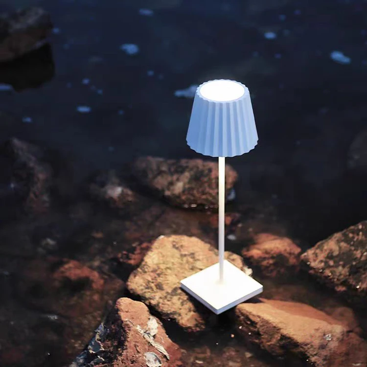 JAIYI Высококачественная Светодиодная настольная лампа с регулируемым затемнением и тремя режимами для украшения гостиной