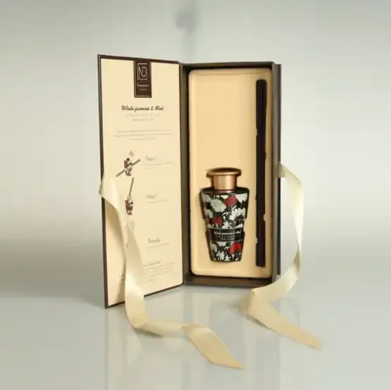Customized Luxury Home Wedding Reed Diffuser Soft Fragrance Natural Aroma Glass Bottle with Essential Oil for Car Use