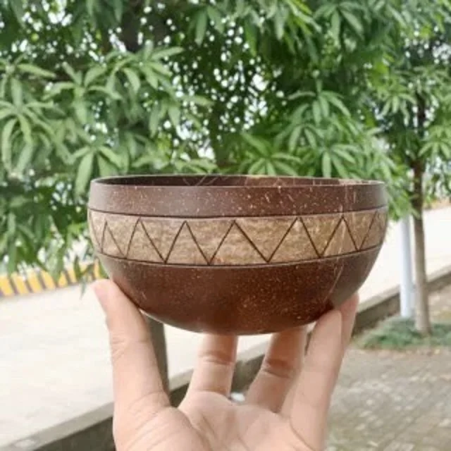 Hot Selling Diameter 13,5cm-16cm Serving Hot or Cold Food Hand Carved Coconut Shell Bowl Made in Vietnam