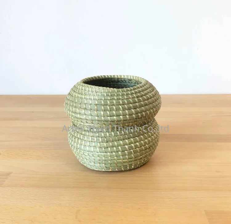 Eco Friendly Supplier from Vietnam Seagrass Small Vase Collection Vintage Flowers Vase for Table Decoration