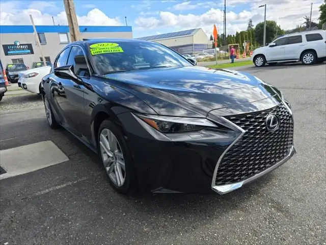Используется чистый 2023 Lexus 300 6-Скоростной автоматический