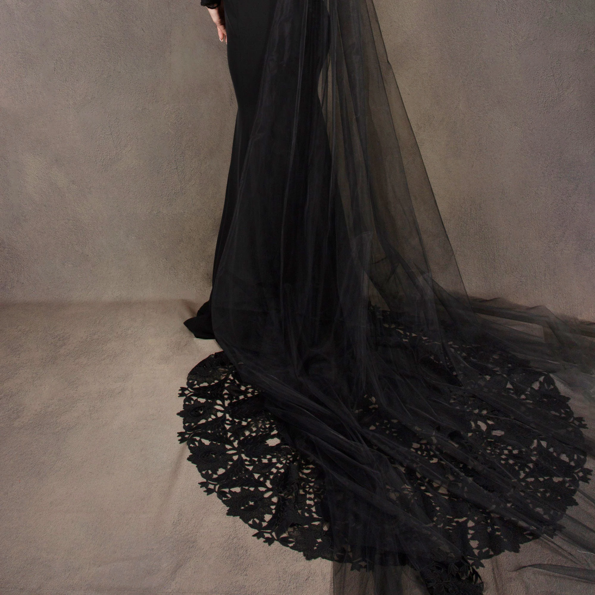 Gothic Style Court Train Wedding Robe Capped Long Sleeve Wedding Dress Black Illusion Sexy Backless Mermaid Lace Bridal Gowns