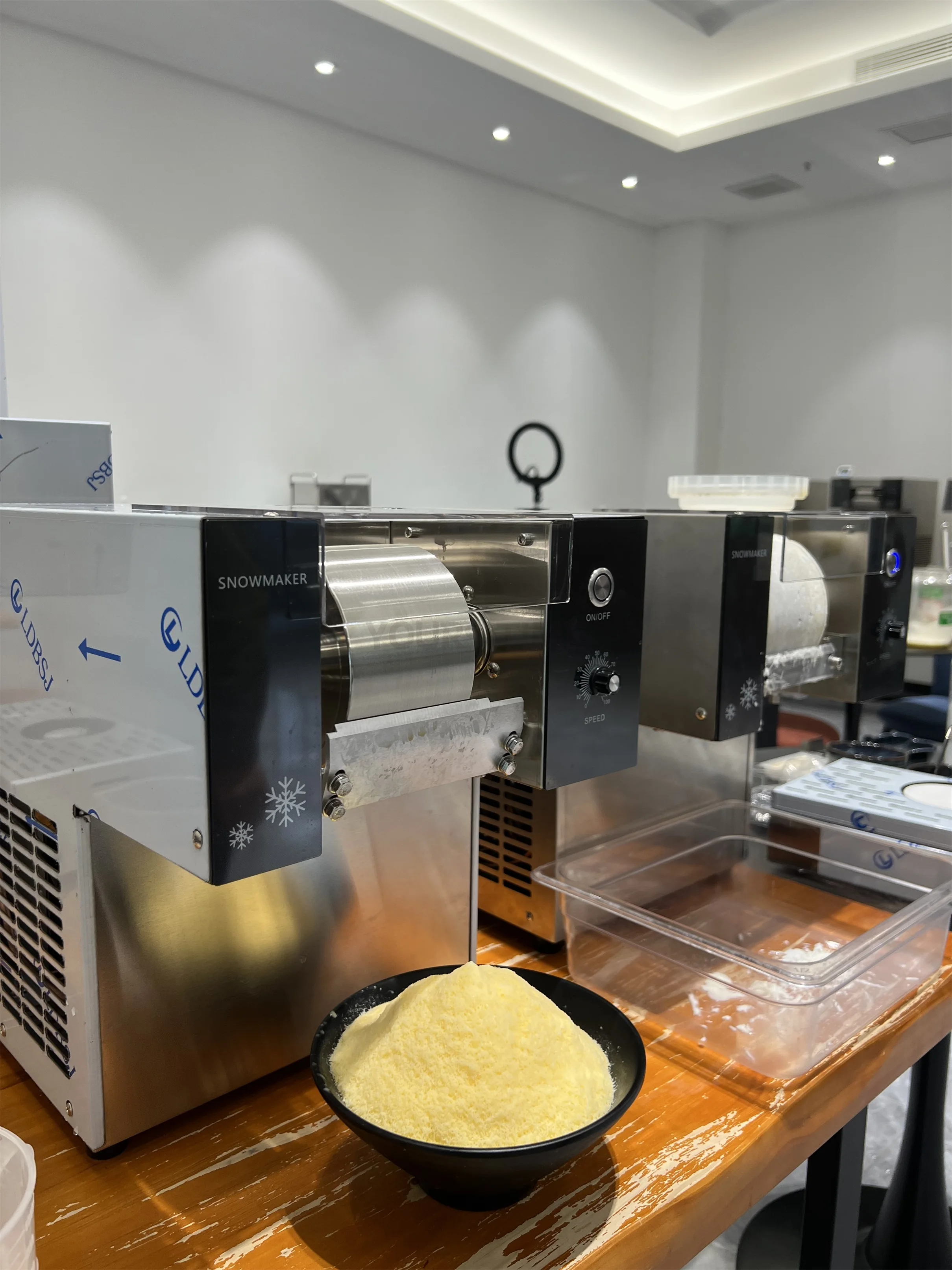 Yourtime 80KG/Day Factory Outlet Water/Air Cooling Bingsu Machine Shaved Ice Machine Snow Flake Ice Making Machine for Bakery