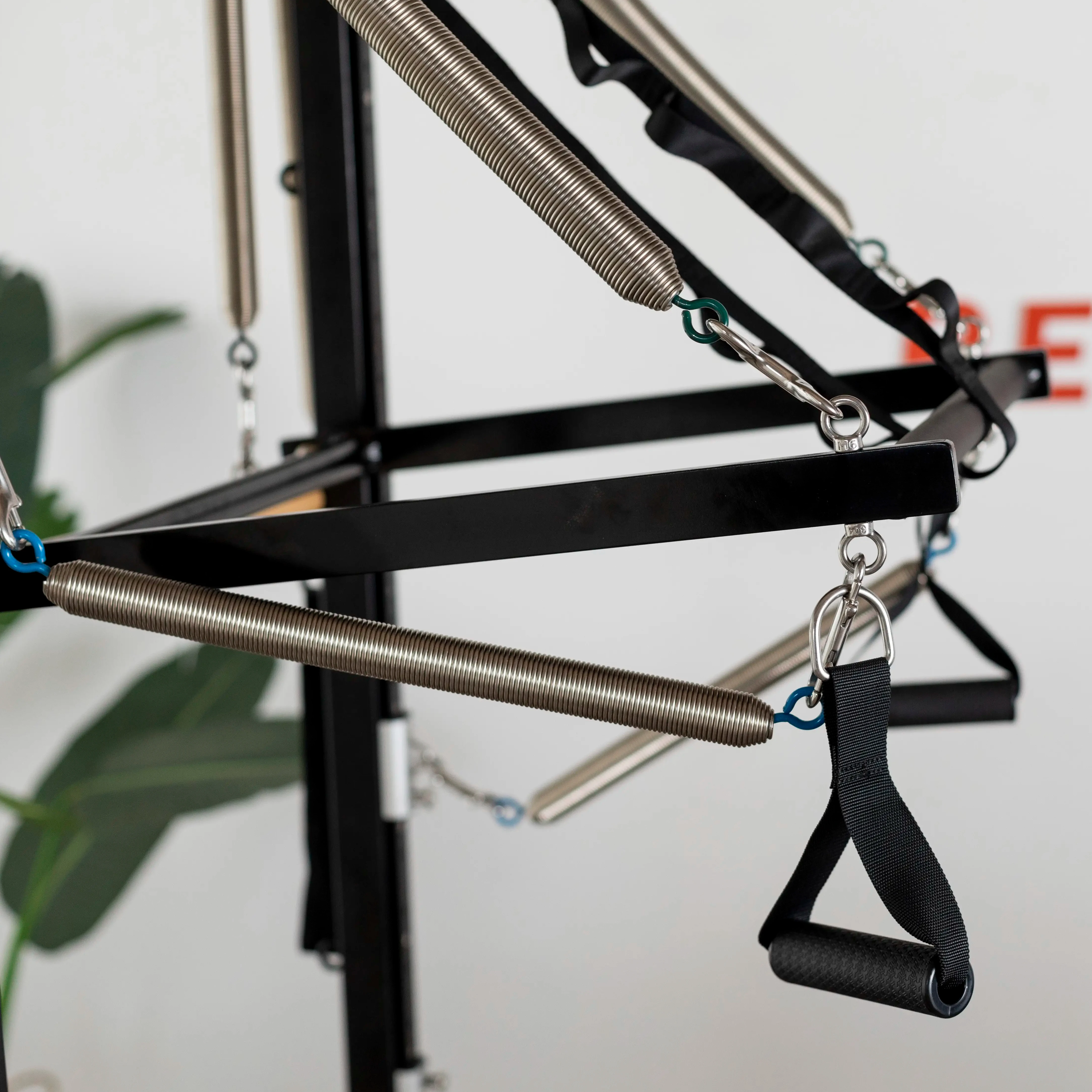 Custom Commercial High Quality Rehabilitation Equipment White aluminum pilates reformer tower