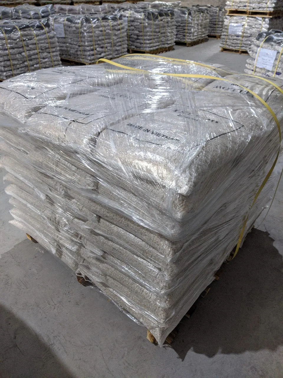 Manufacturer Yellow Tumbled Pebble Stone For Epoxy Floor Resin Bound Surface Pink Mix Pebbles Expose Aggregate Concrete Gravel