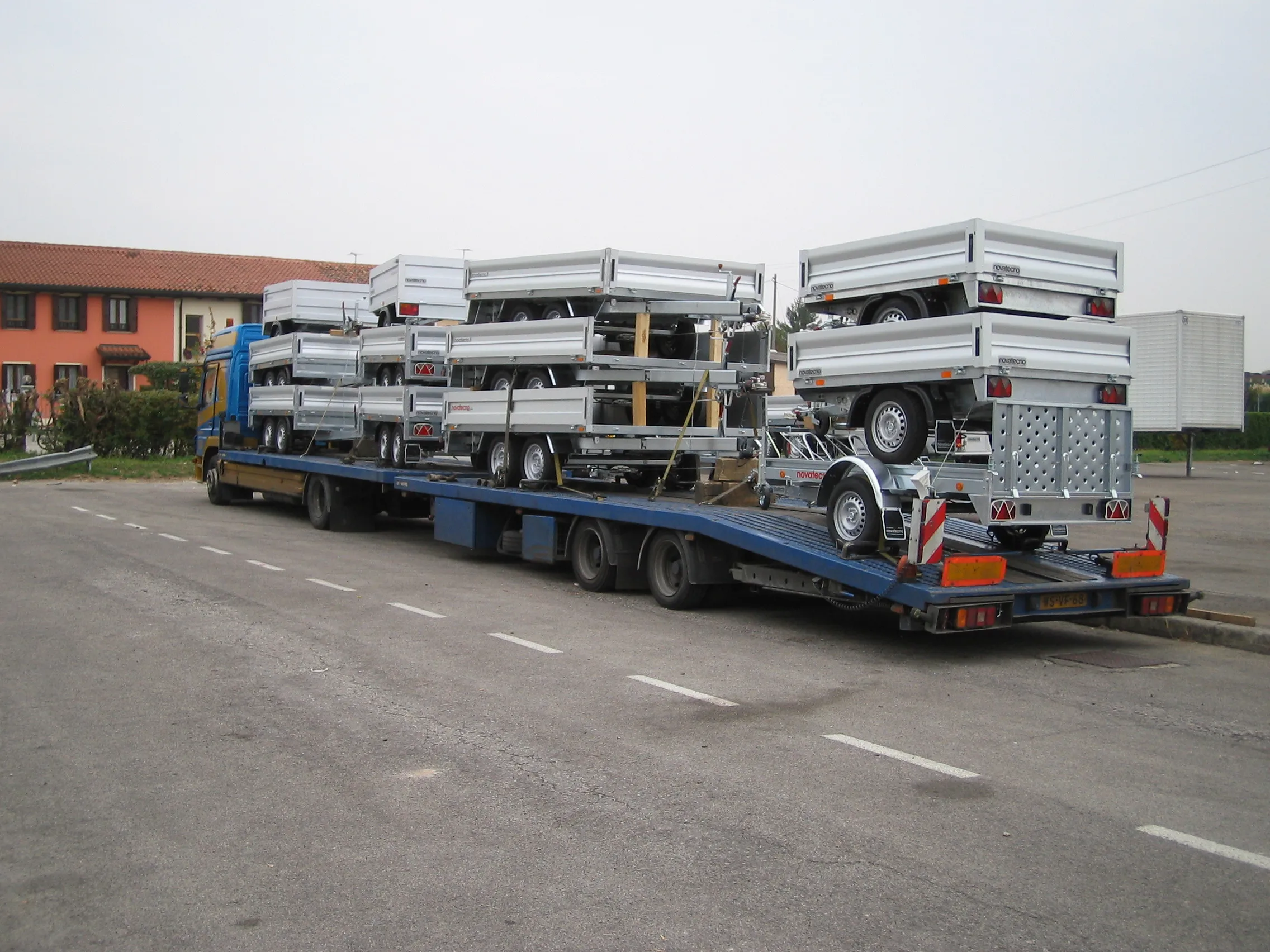 high italian quality trailer MTE 240/13 SET CF perfect for trasporting goods and animals trailer