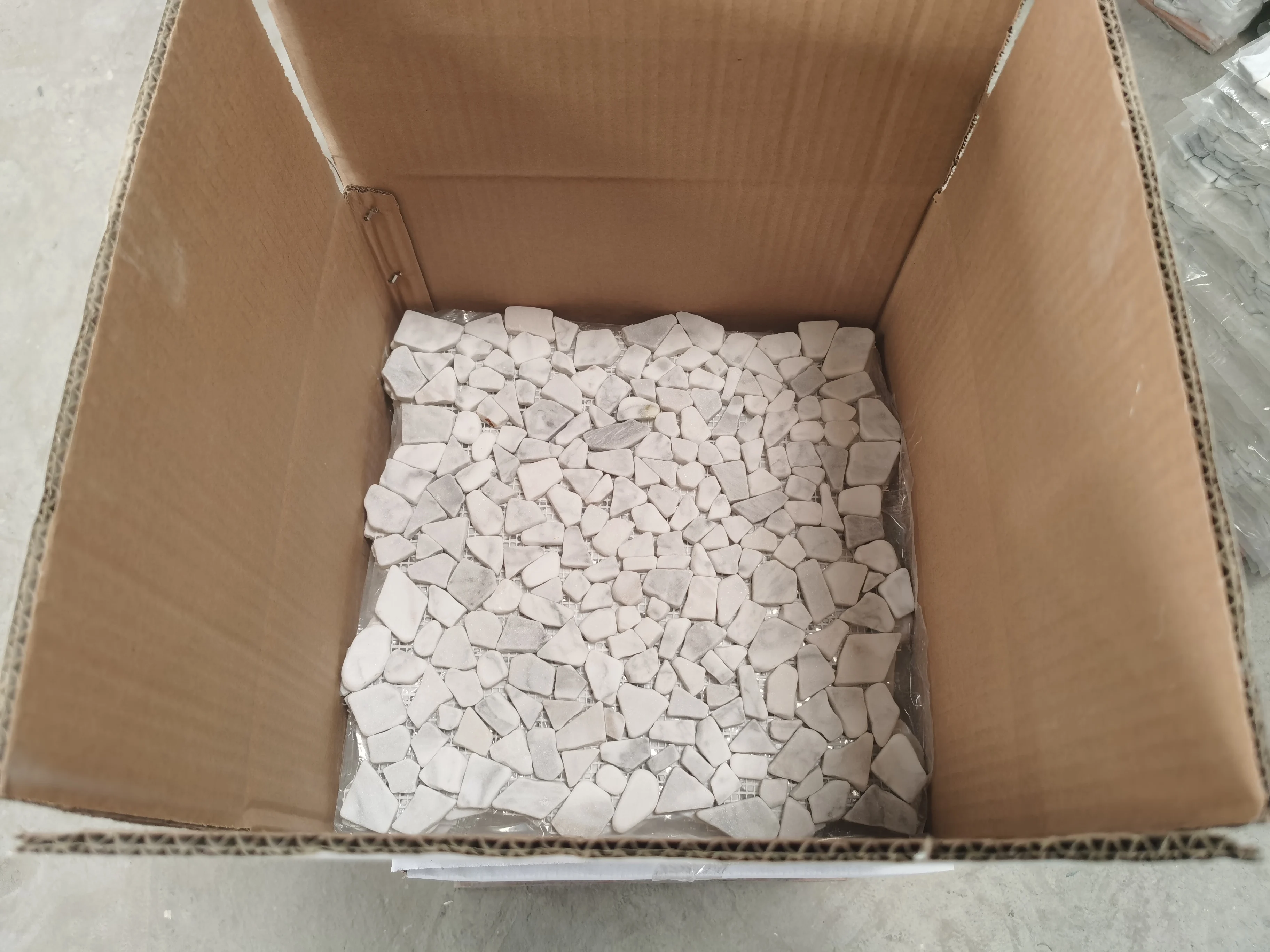 Tumbled Irregular Pebble Carrara White Marble Mosaic Tile For Wall Bathroom Swimming Pool