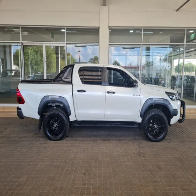 SALE ORIGINAL Toyota HILUX 2015 Toyota HILUX Manual gearbox Diesel FUEL Diesel GEARBOX