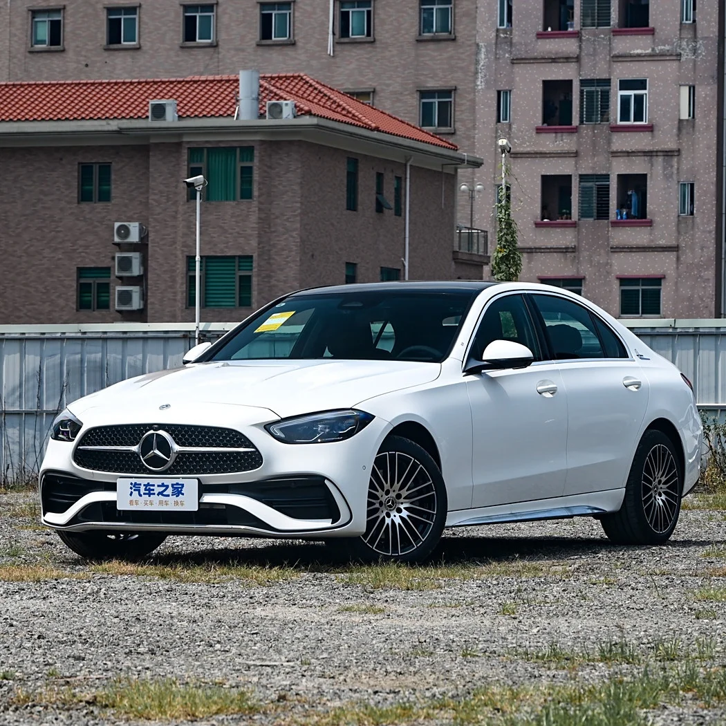 Подержанный 2025 Merce des-Ben z C200 4Matic | Сертифицированный Mer ce des-Benz C Class 300 автомобиль для Дубая