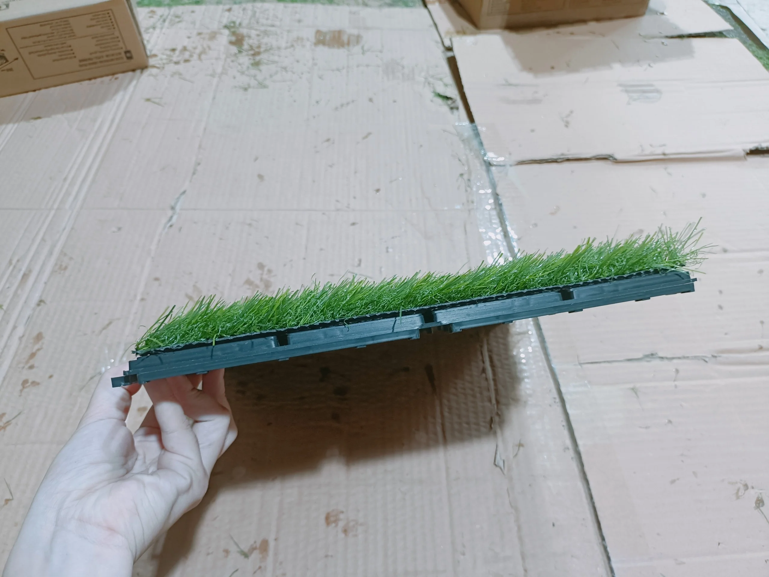 ARTIFICIAL GRASS TILE FOR GARDENING/BALCONY WITH CHEAP PRICE