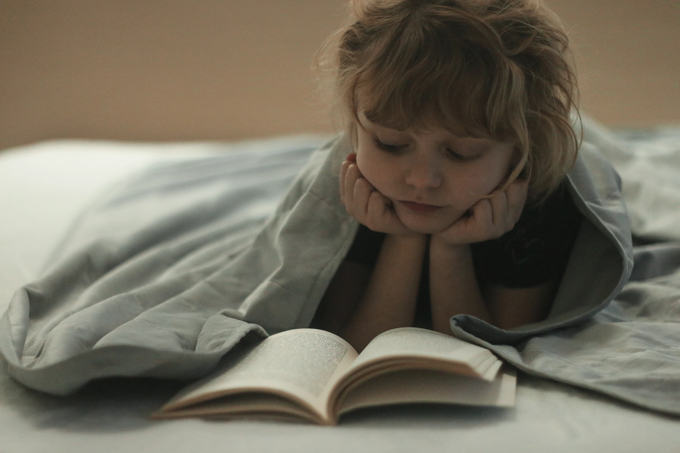 Sleeping gear / High Quality Weighted Blanket  for anxiety sleep problems, autism, blocks electromagnetic radiation