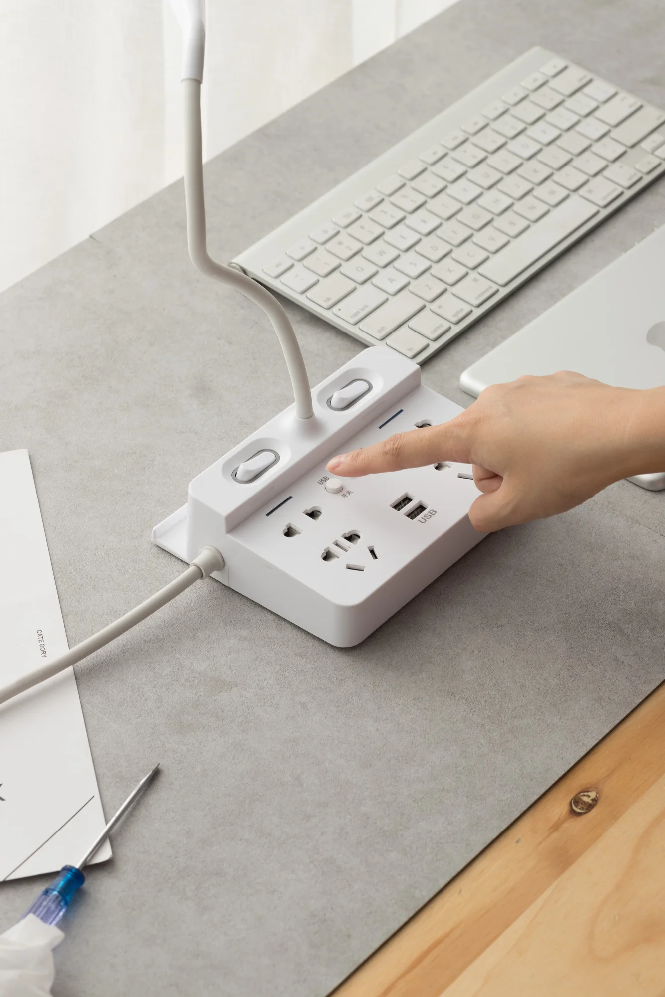 Wholesale desk lamp socket with fan plug board with cable multi-purpose drag line board intelligent USB desktop row plug