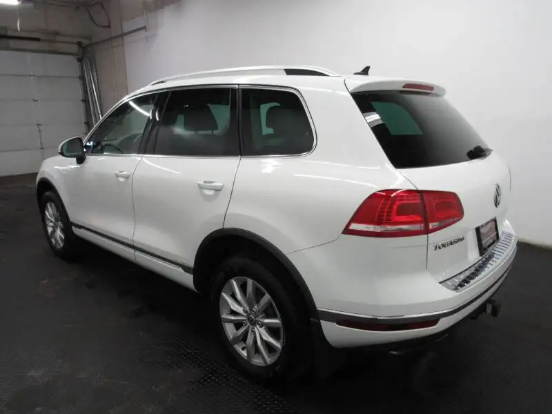 Самая дешевая продаваемая цена V o l k s w a g e n Touareg AWD VR6 Executive 4dr SUV подержанные автомобили для продажи.