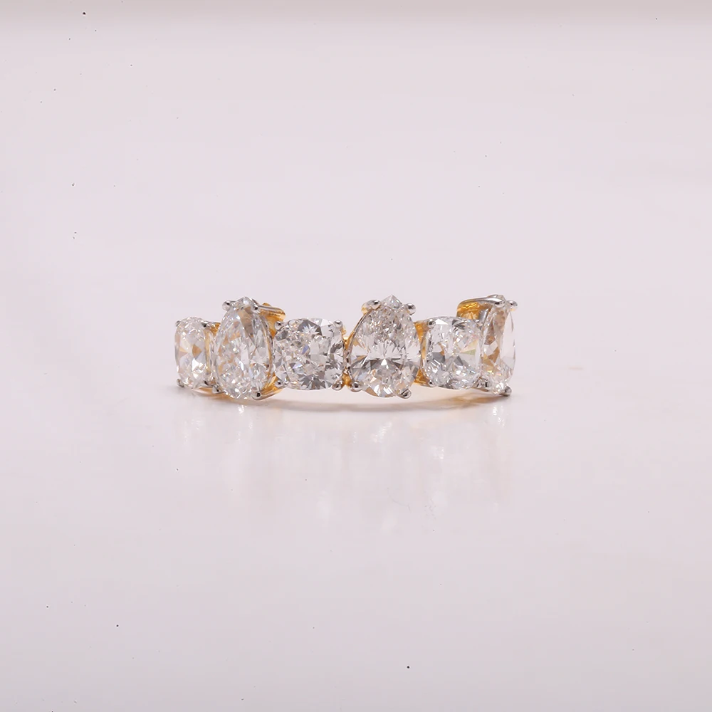 Trending natural diamond 14 kt yellow gold crafted with VVS clarity and GIA certified