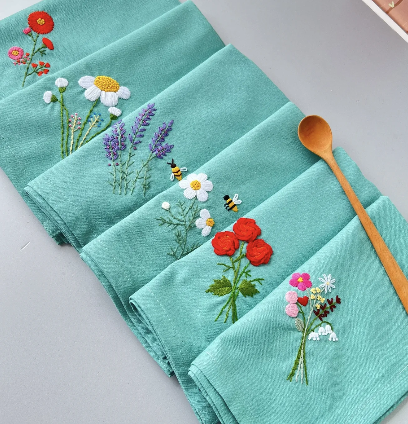 Flower Embroidered Linen Napkins Set Reusable Hand Embroidered Wildflower Dinner Napkins for Table Decor and Family Use