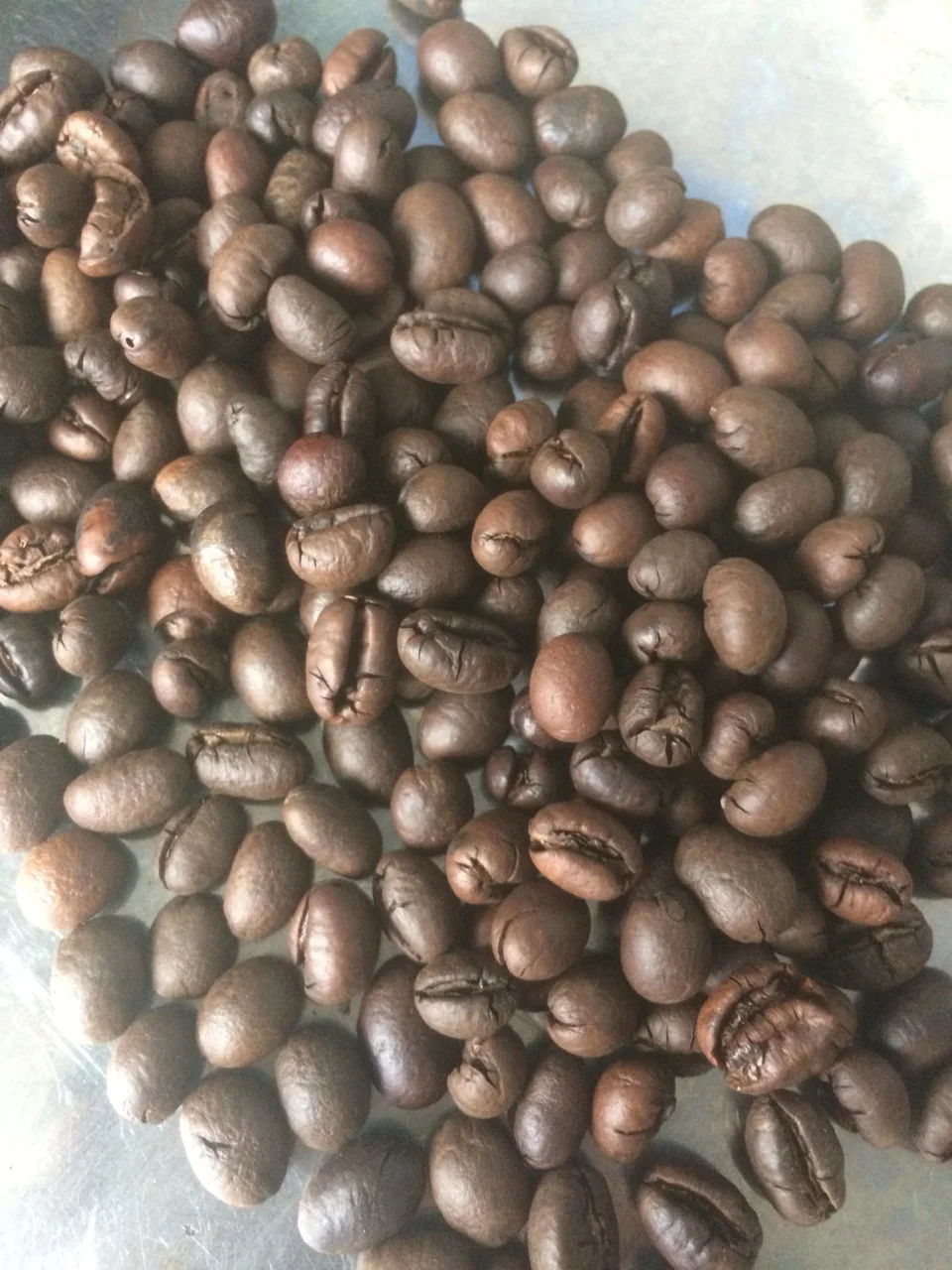 Вкусный ЖАРЕНЫЙ КОФЕ Robusta Arabica в зернах органический свежий с высококачественным темным чистым ароматом