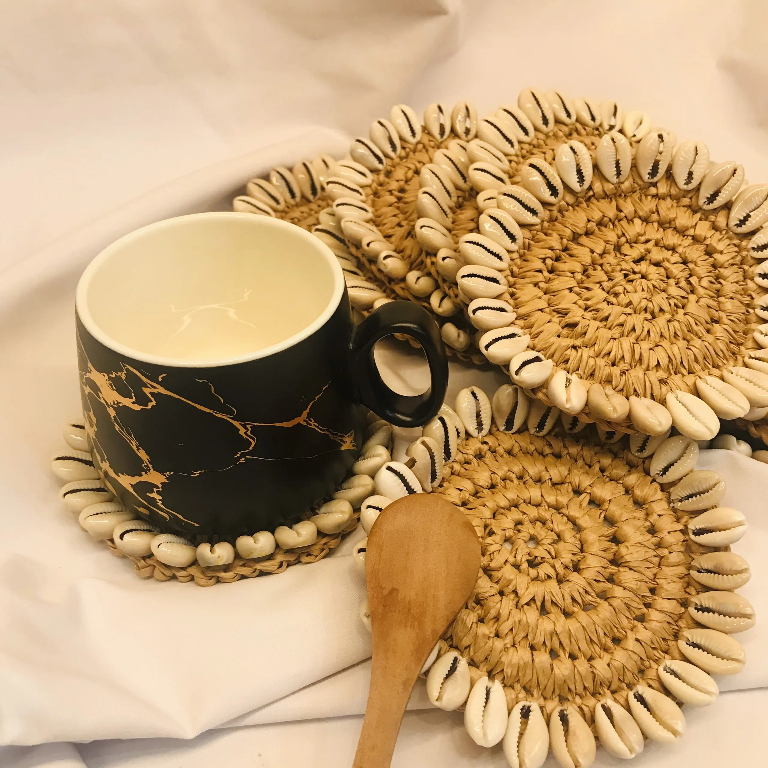 Cheap Wholesale Handmade Woven Seashells Fringes Coasters