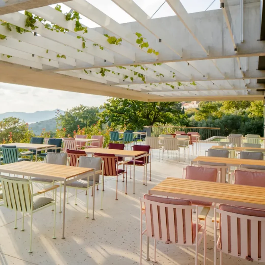 Modern Home Furniture Wooden Top and Metal Legs Dining Table Set with Comfortable Wood Chairs