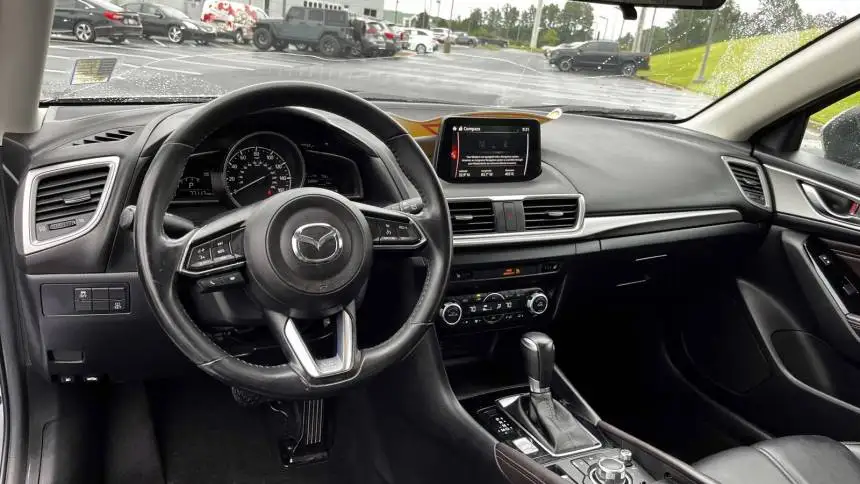 2017 Mazda Mazda3 5.jpg