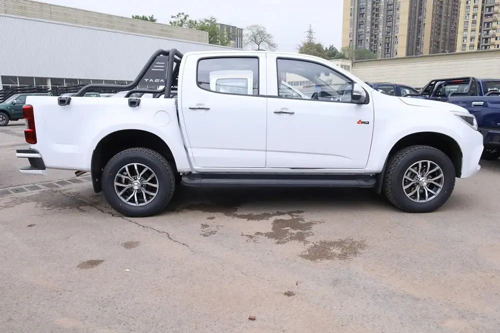 ISUZU TAGA Electric Pickup Truck EV 4X4 Mini 4wd Cargo Truck Lifepo4 Battery NEDC 350km Small Electric Pick up Truck for Sale