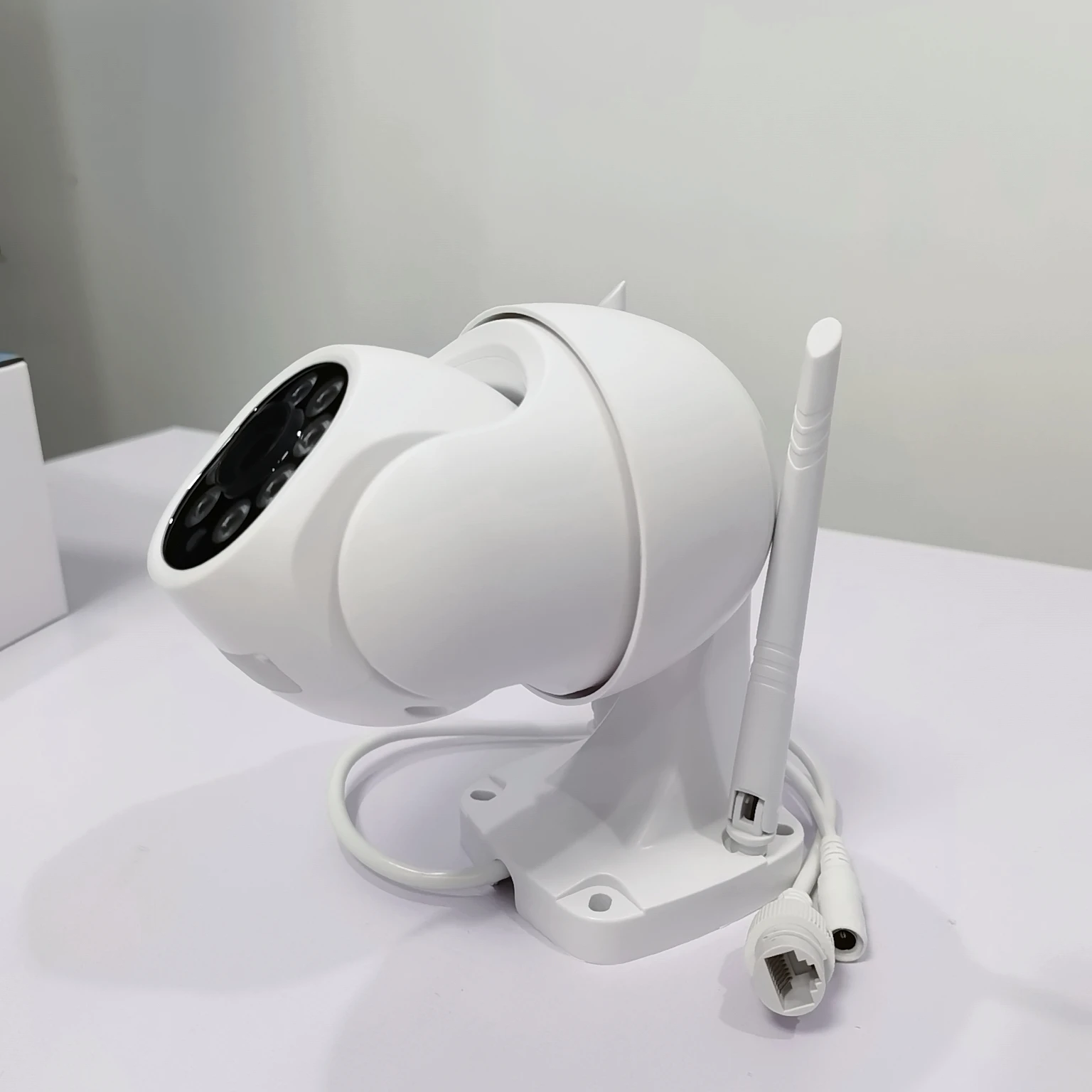 High-definition camera wireless outdoor indoor monitoring security closed-circuit TV with wifi and language intercom function