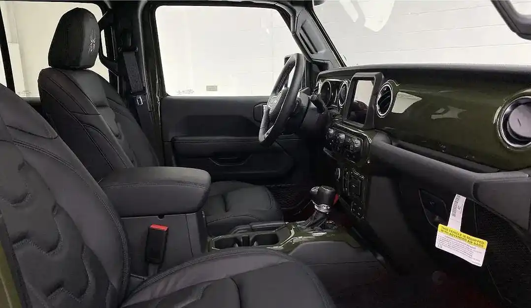 Подержанные джипы-гладиаторы 4x4 по суше 4dr 5 мест 2020 модели 100% отлично работает без происшествий с гарантией 1 год.