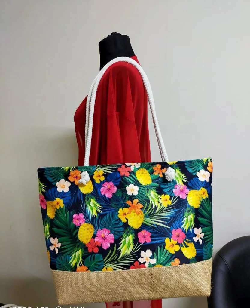 Fashionable Beach Bag Large Capacity Waterproof Durable Perfect for Travel Summer Vacation Stylish Tote for All Your Essentials