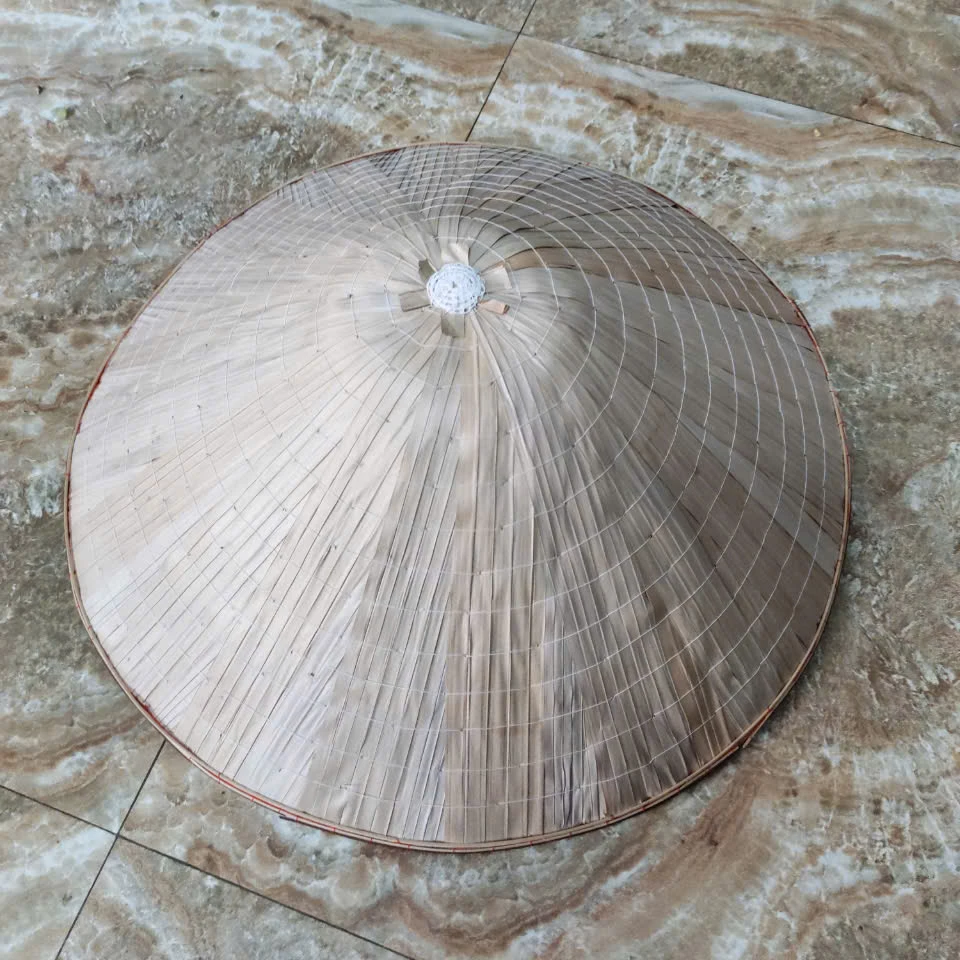 Hat By real Palm leaf and bamboo , Hot Wholesale Sunshade Agriculture Vietnam Conical Straw Hat For Farmers
