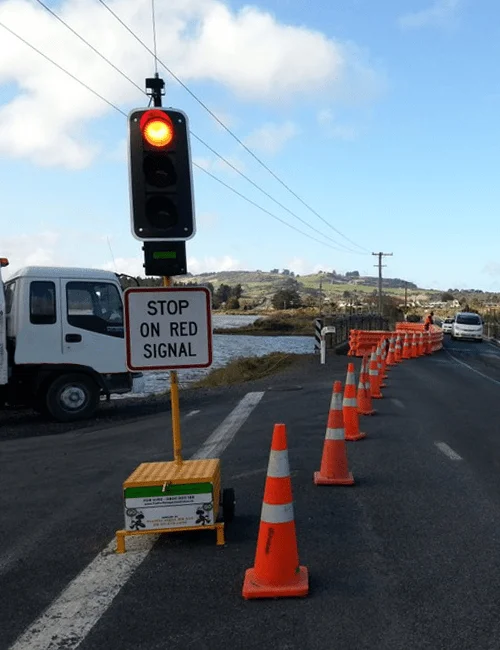 New Zealand Standard MPB 3200/3400/4000 LED Portable Traffic Lights Radar Detection 30w Solar Panel 20AH Lithium Battery