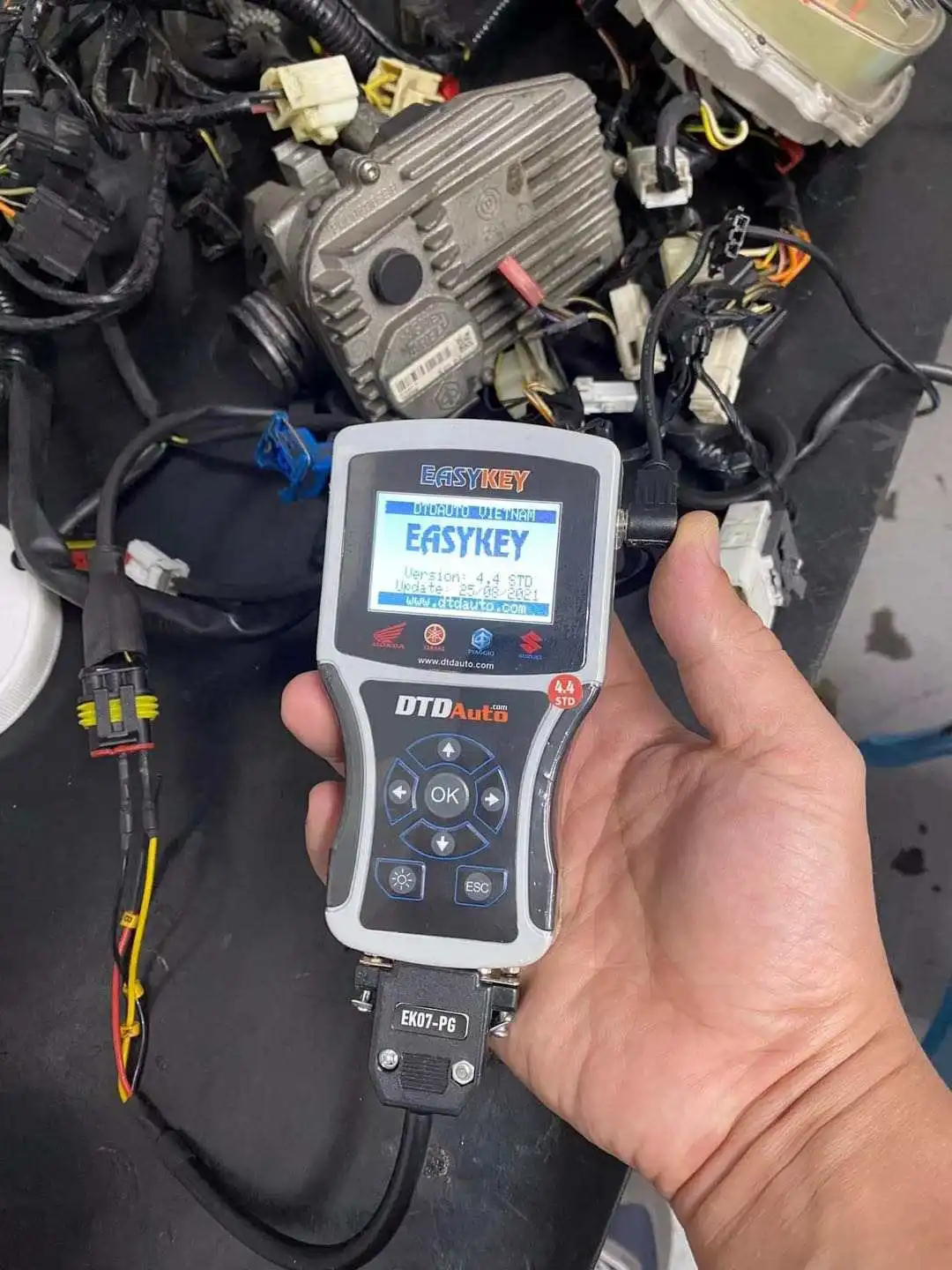 DTDAuto Easykey Smart Key Read all KEYID# and ECMID from vehicle SCU as AMAHA, PIAGGIO, VESPA, SUZUKI, HON-DA