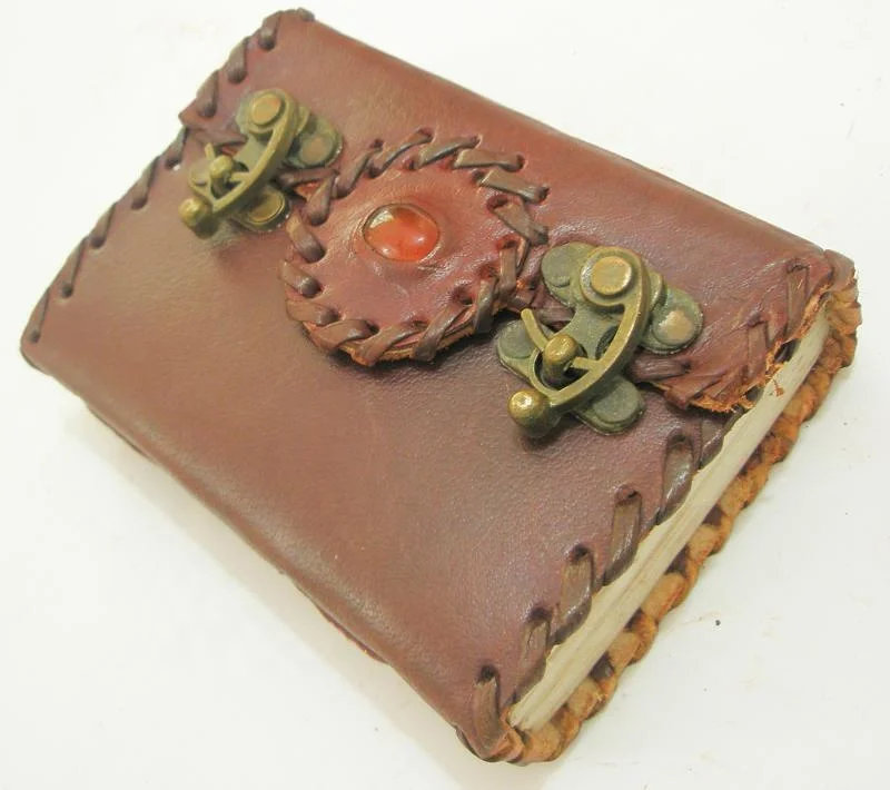 Handmade Vintage Leather Journal 100-Page Hardcover Sketchbook Lapis Stone Latch 100 Sheets Handmade Cotton Paper Travel