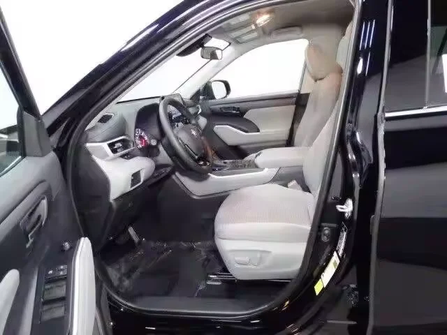 2022 Toyotaa Highlanderr AWD L 4dr SUV 4 Miles