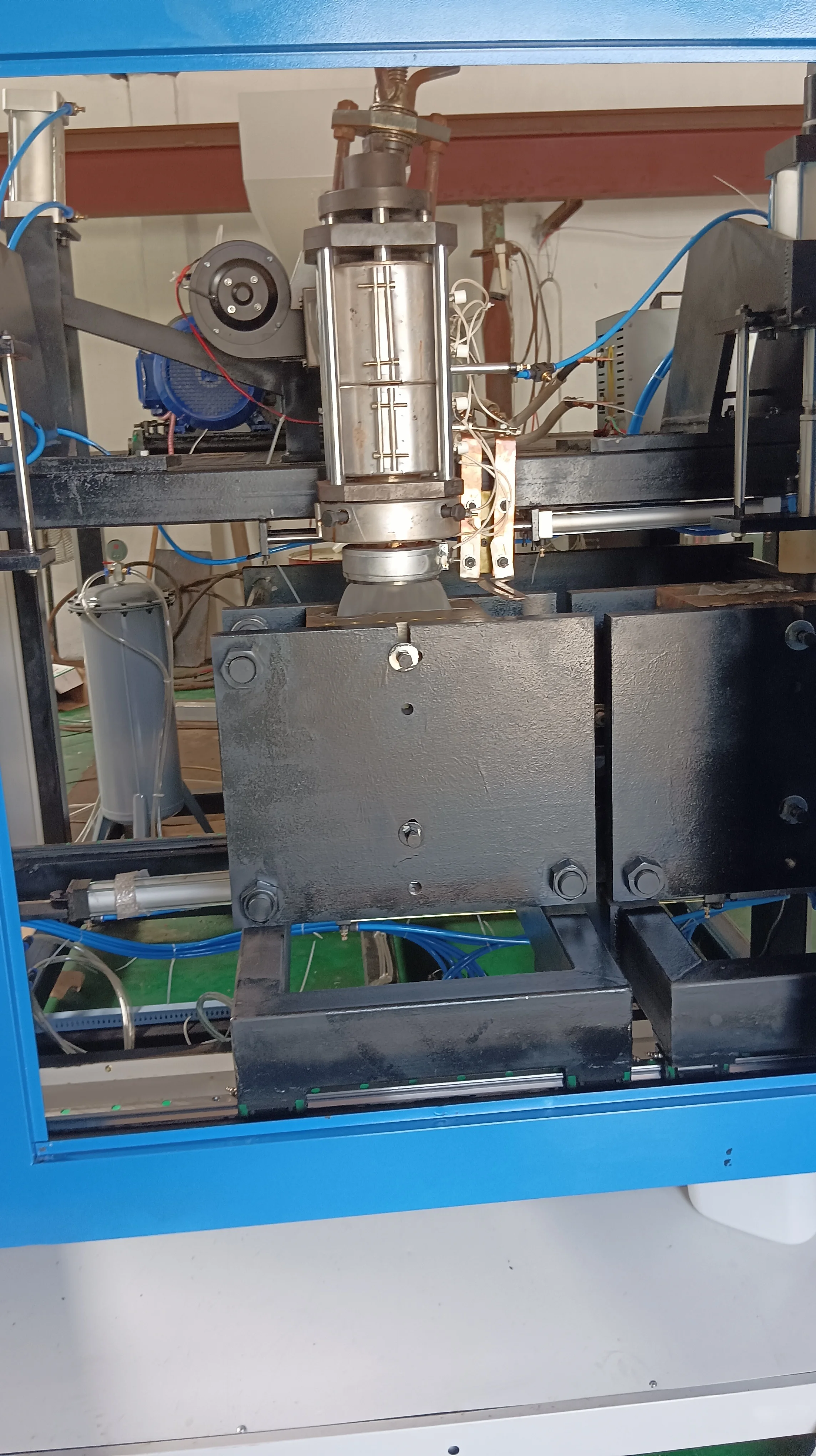 Машина для выдувного формования пластиковых бутылок из полиэтилена HDPE Jerrycan