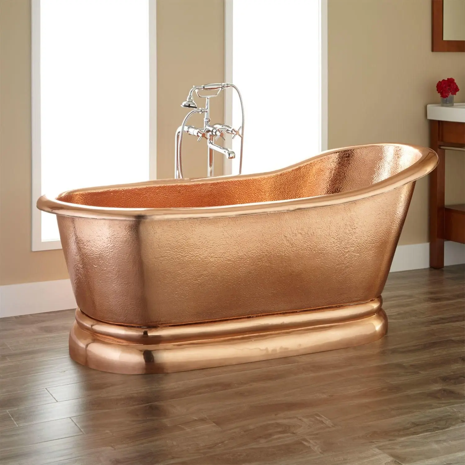 Copper Bathtub with Latest Metal Designing