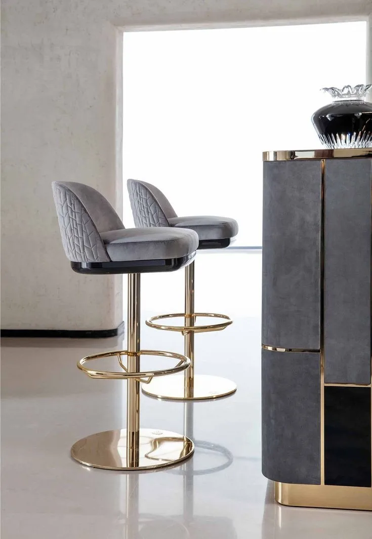 Unique Design Dining Chair High-end Modern Design Hotel Gold Metal Iron Legs Bar Stool High Commercial Armrest Bar Chair for Bar