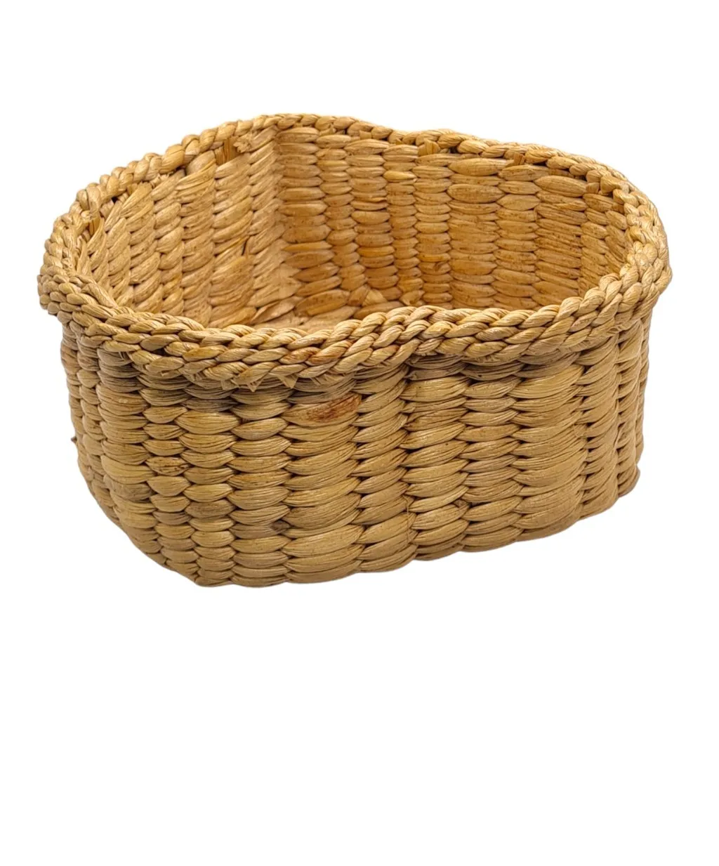 Wholesales Heart Rattan Wicker Storage Baskets for kitchen decorate and storage Handmade Ready To Ship From Thailand