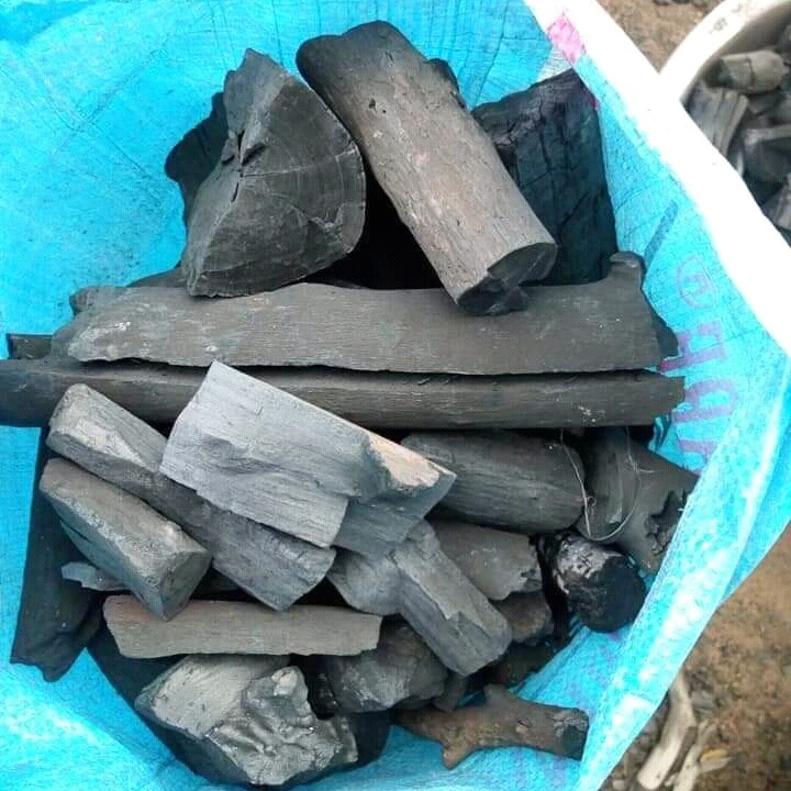 Long burning time low ash smokeless briquette hardwood charcoal bbq